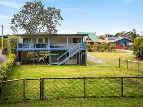 Pet Friendly Beach House At Kianga - New South Wales Tourism  6