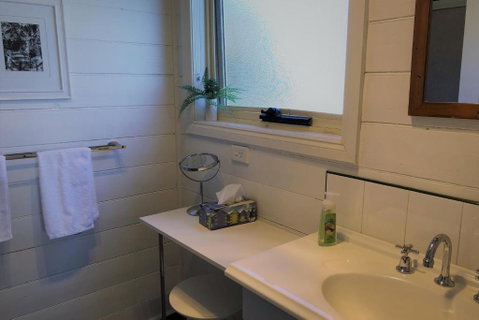BURGESS COTTAGE King Bed For Couples - New South Wales Tourism  3