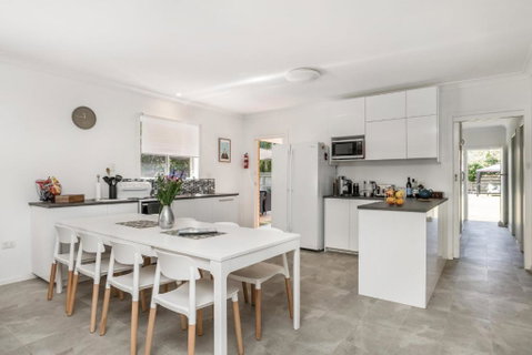 A SWEET ESCAPE Carefree Beach Home - New South Wales Tourism  6