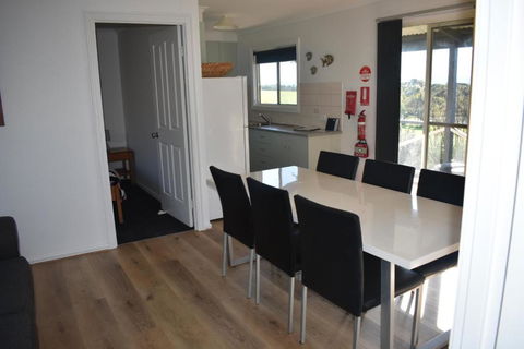 Tidal Dreaming Seaview Cottages - New South Wales Tourism  2