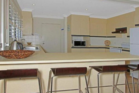 Culburra Getaway Close To Beach & Lake - New South Wales Tourism  4