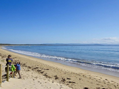 Beachbreak Fall Asleep To The Sound Of The Ocean - New South Wales Tourism  4