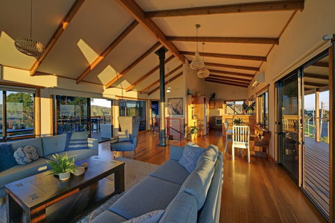 Zenith - New South Wales Tourism  3