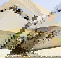 Fat Frog Beach Houses - New South Wales Tourism 