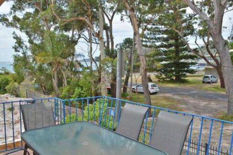 5 Ocean Breeze Shoal Bay Avenue Fabulous Location Opposite Shoal Bay Beach! - New South Wales Tourism  0