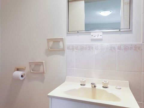 1 / 8 Christmas Bush Avenue Three Bedroom Duplex Close To Dutchies Beach - New South Wales Tourism  3