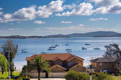 Aislinn 3 / 273 Corrie Parade Air Con Water Views BBQ - New South Wales Tourism  0