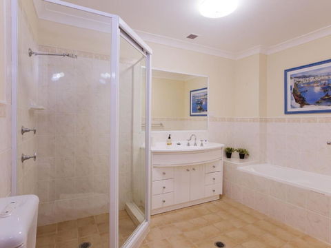 Bonito At Bagnalls Beach 1 / 6 Bonito Street Pet Friendly Air Conditioning - New South Wales Tourism  2
