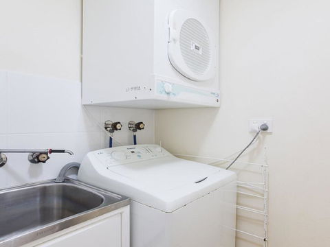 23 Bay Parklands 2 Gowrie Avenue Little Beach Air Con Pool & Tennis Court - New South Wales Tourism  5