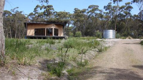 BAY Of FIRES ECO HUT Off Grid Experience At Binalong Bay - New South Wales Tourism  1