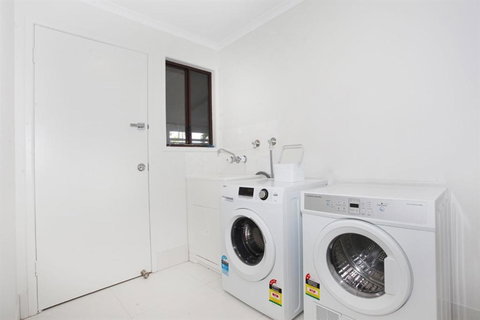 FABULOUS HOLIDAY HIDEAWAY COOLUM BEACH - New South Wales Tourism  5