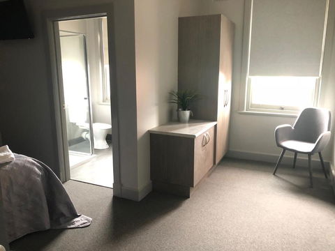 The Royal Hotel Drouin - New South Wales Tourism  3