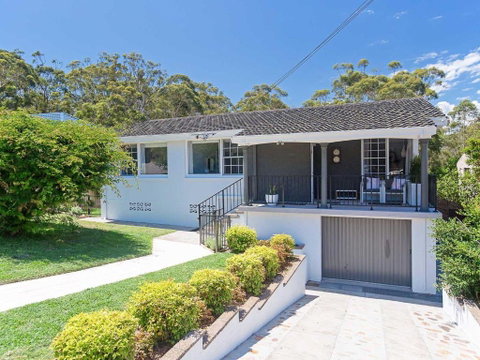 Little Beach House 4 James Crescent Little Beach With Air Con WiFi & Boat Parking! - New South Wales Tourism  5