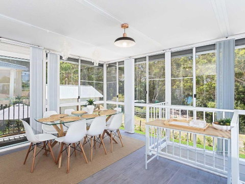 Little Beach House 4 James Crescent Little Beach With Air Con WiFi & Boat Parking! - New South Wales Tourism  2
