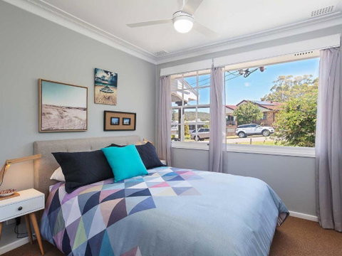 Little Beach House 4 James Crescent Little Beach With Air Con WiFi & Boat Parking! - New South Wales Tourism  3