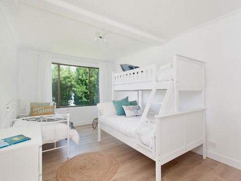 Baywatch Beachfront Bliss Executive Home - New South Wales Tourism  3