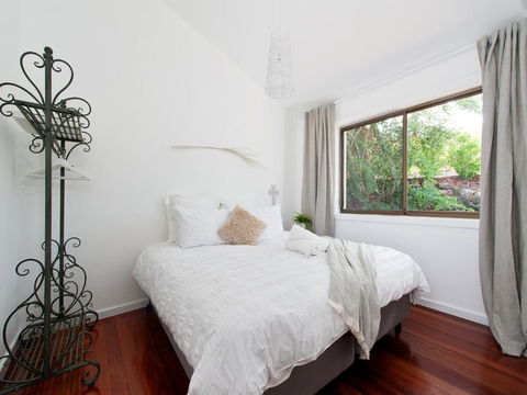 Baywatch Beachfront Bliss Executive Home - New South Wales Tourism  4