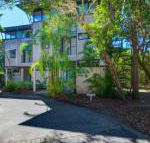 Surfside Beach House 17 Rainbow Shores Swimming pool 2 minute walk to beach air conditioning relax here - New South Wales Tourism 