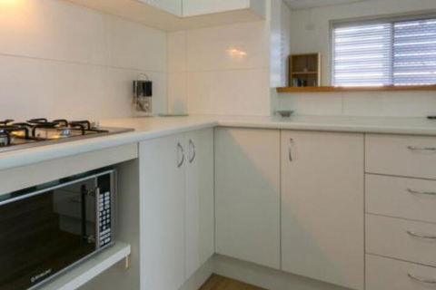 Blue Water Retreat Downstairs - New South Wales Tourism  5