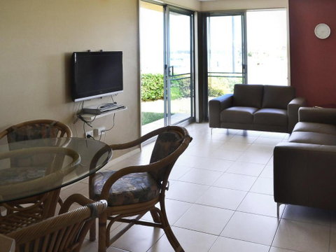 Fairholme 5 Opposite Lake - New South Wales Tourism  6