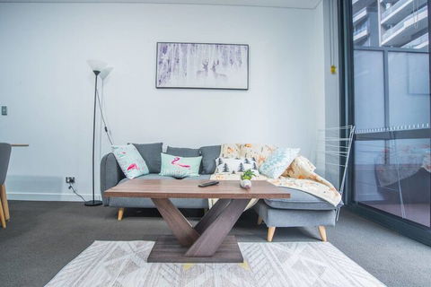 Stunning And Cozy Apartment In Heart Of Mascot - New South Wales Tourism  5