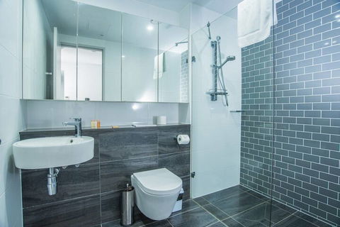 Stunning And Cozy Apartment In Heart Of Mascot - New South Wales Tourism  6