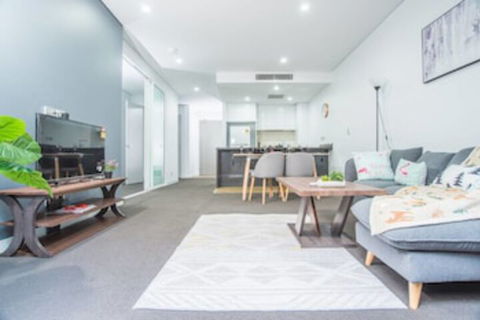 Stunning And Cozy Apartment In Heart Of Mascot - New South Wales Tourism  0