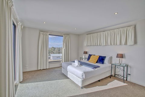 Georges Bay Luxury - New South Wales Tourism  3