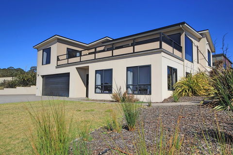 Georges Bay Luxury - New South Wales Tourism  0