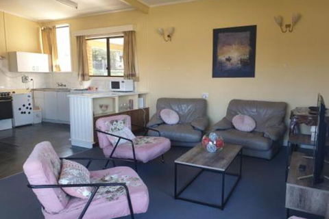 Cozy Beach Weekender - New South Wales Tourism  2