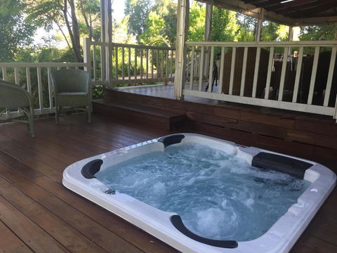 Lakeside Garden Chalet - New South Wales Tourism  1