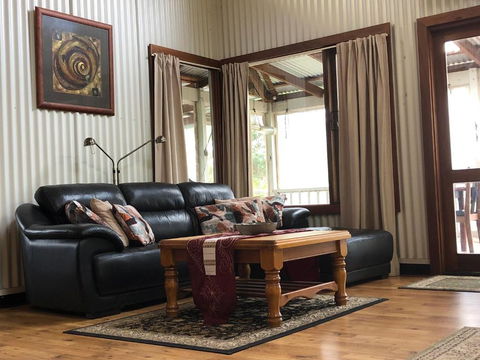 Lakeside Garden Chalet - New South Wales Tourism  4