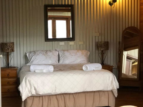 Lakeside Garden Chalet - New South Wales Tourism  5