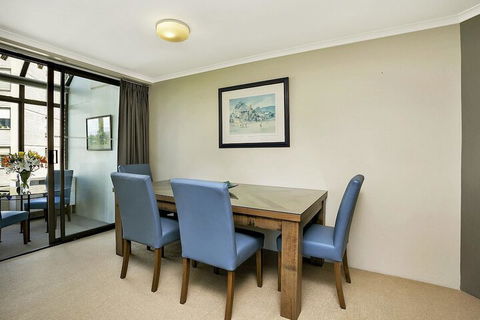 HAMP1 Bright Apartment In Cremorne - New South Wales Tourism  1