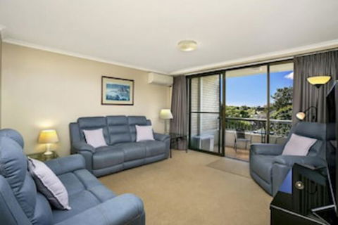 HAMP1 Bright Apartment In Cremorne - New South Wales Tourism  0