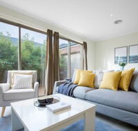 Spacious Lovely Home In Point Cook - New South Wales Tourism 