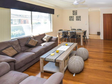 1 / 33 Wharf Street - New South Wales Tourism  2