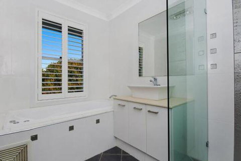 Moorings B Great Holiday Property In The Heart Of Town. - New South Wales Tourism  3