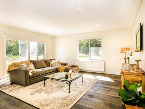 Amaroo Modern Luxurious & Chic - New South Wales Tourism  5