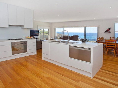 Aqua Views Over Jones Beach - New South Wales Tourism  5