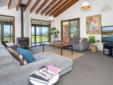 Beach House On Jones Beach Kiama Accommodation - New South Wales Tourism  4