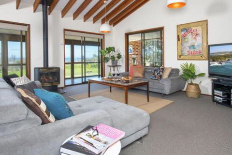 Beach House On Jones Beach Kiama Accommodation - New South Wales Tourism  0