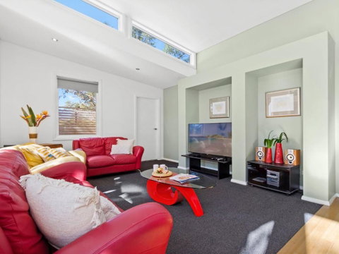 Bowery Beach House Spacious Family Accommodation - New South Wales Tourism  5