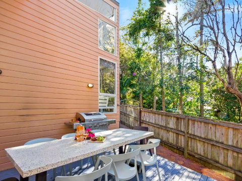 Bowery Beach House Spacious Family Accommodation - New South Wales Tourism  1