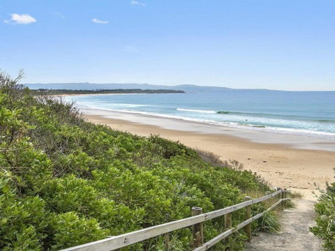Bowery Beach House Spacious Family Accommodation - New South Wales Tourism  4