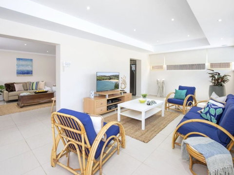 Emerald Coastal Walk Swimming Pool Pet Friendly - New South Wales Tourism  6