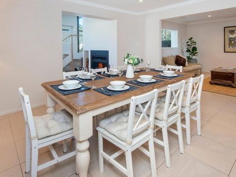Emerald Coastal Walk Swimming Pool Pet Friendly - New South Wales Tourism  1