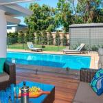 Emerald Coastal Walk Swimming Pool Pet Friendly - New South Wales Tourism  0