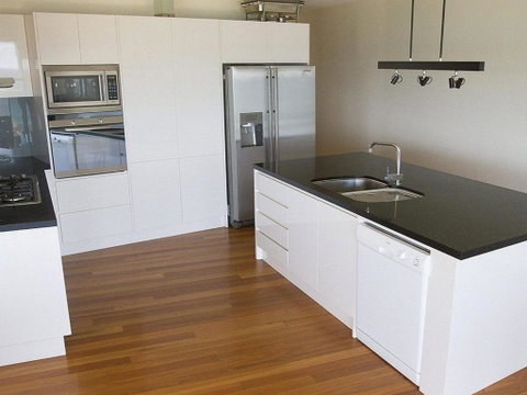 Joness Beach House Perfect Location With Views! - New South Wales Tourism  5