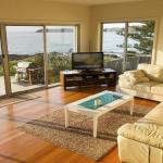 Joness Beach House Perfect Location With Views! - New South Wales Tourism  0